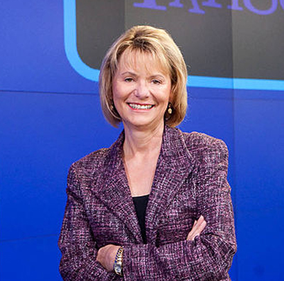 Image description: A portrait-style photo of Carol Bartz folding her arms in front of a blue screen.