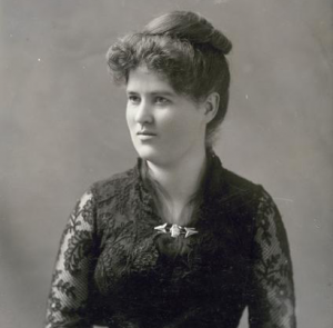 Image description: A black-and-white portrait-style photo of Belle Case La Follette.